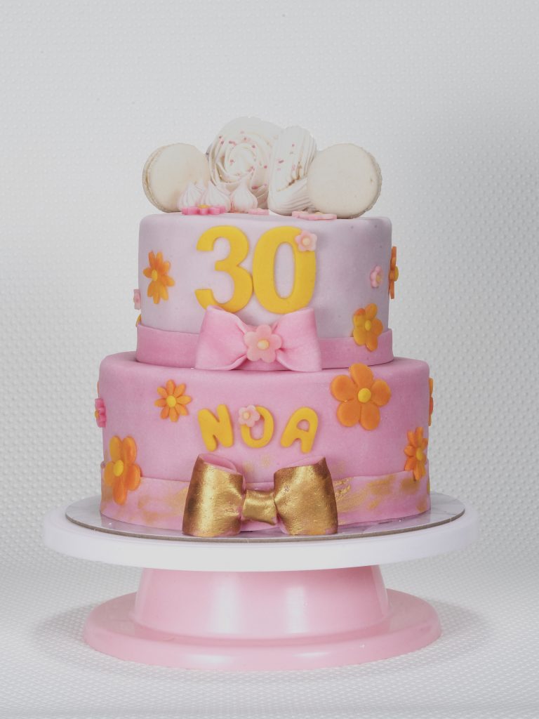 Gâteau rose et fleurs